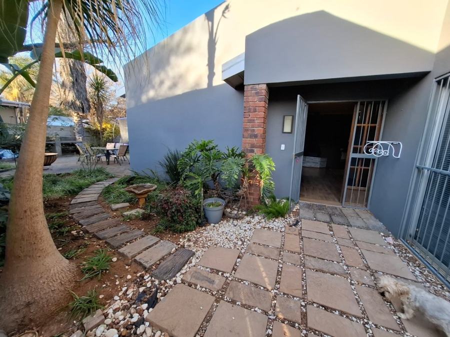 5 Bedroom Property for Sale in Langenhovenpark Free State